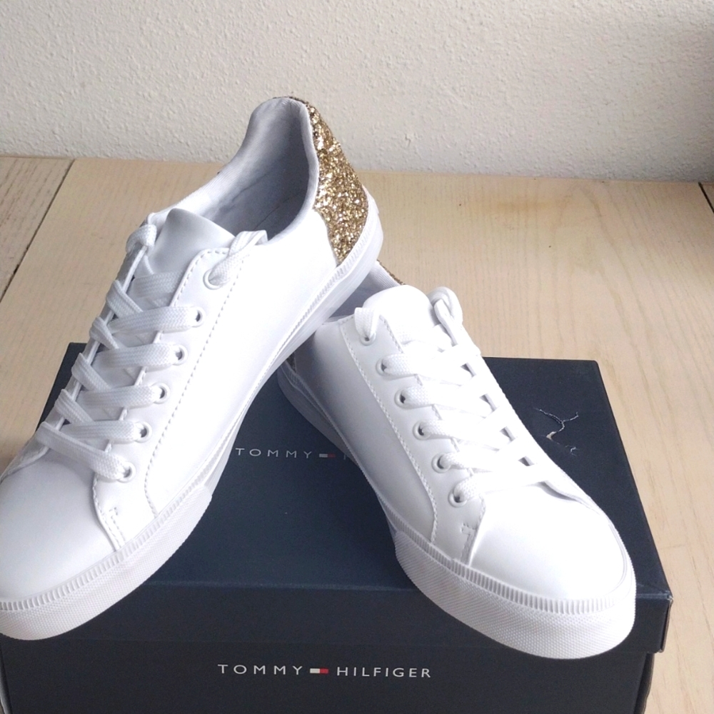 Tommy Hilfiger Women's LUNE Sneaker!